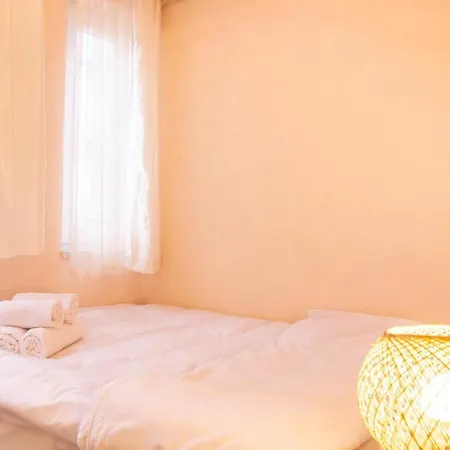 Fully Furnished Spacious Comfy In